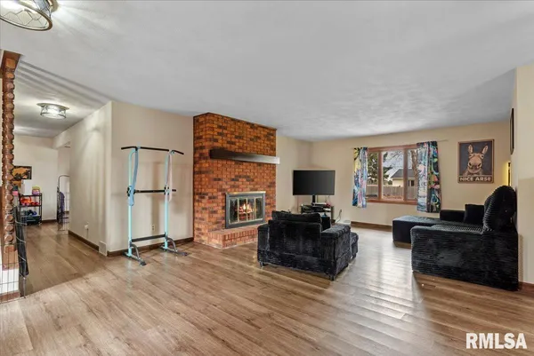 $320,000 | 112 Landsdowne Drive, Sherman, IL 62684