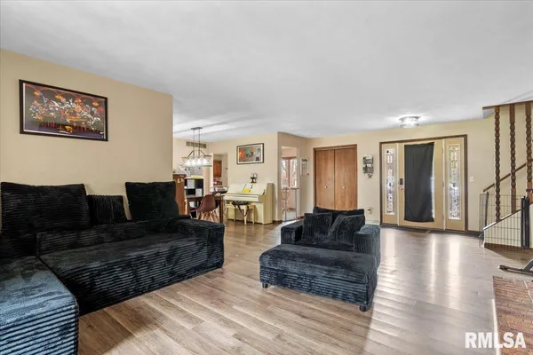 $320,000 | 112 Landsdowne Drive, Sherman, IL 62684