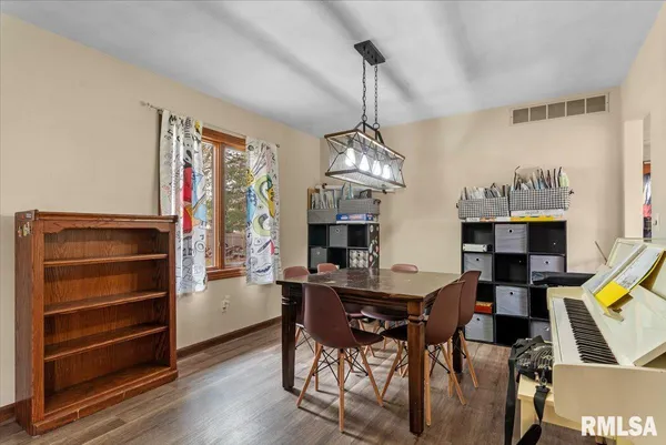 $320,000 | 112 Landsdowne Drive, Sherman, IL 62684