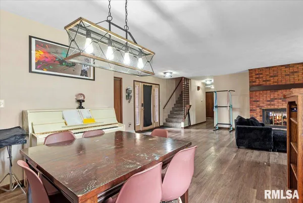 $320,000 | 112 Landsdowne Drive, Sherman, IL 62684