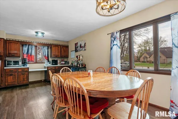 $320,000 | 112 Landsdowne Drive, Sherman, IL 62684