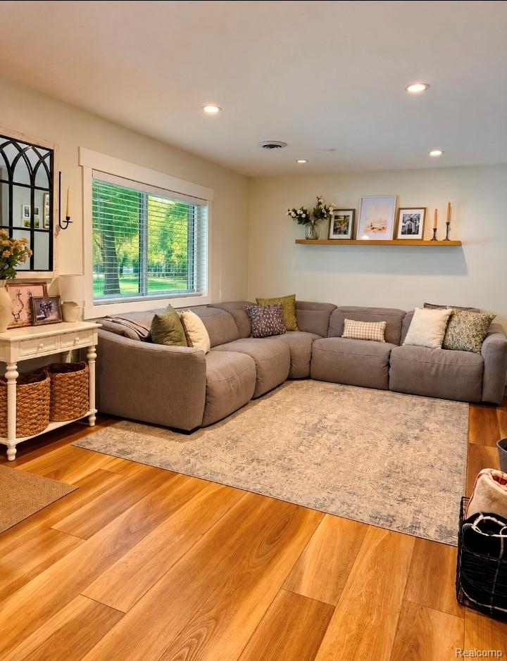 48200 Judd Road Belleville, MI 48111 - Photo 9 of 45 Living room