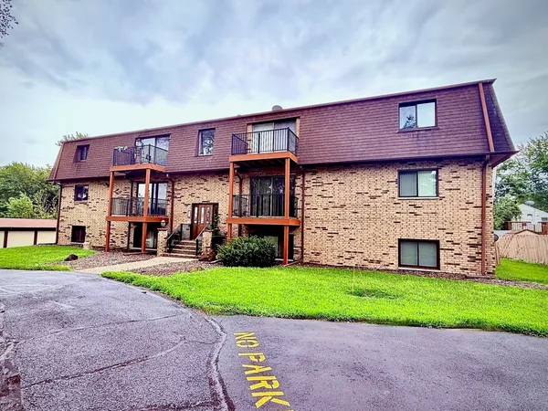 $1,250 | 5102 25th Ave Court, Unit 201, Moline, IL 61265