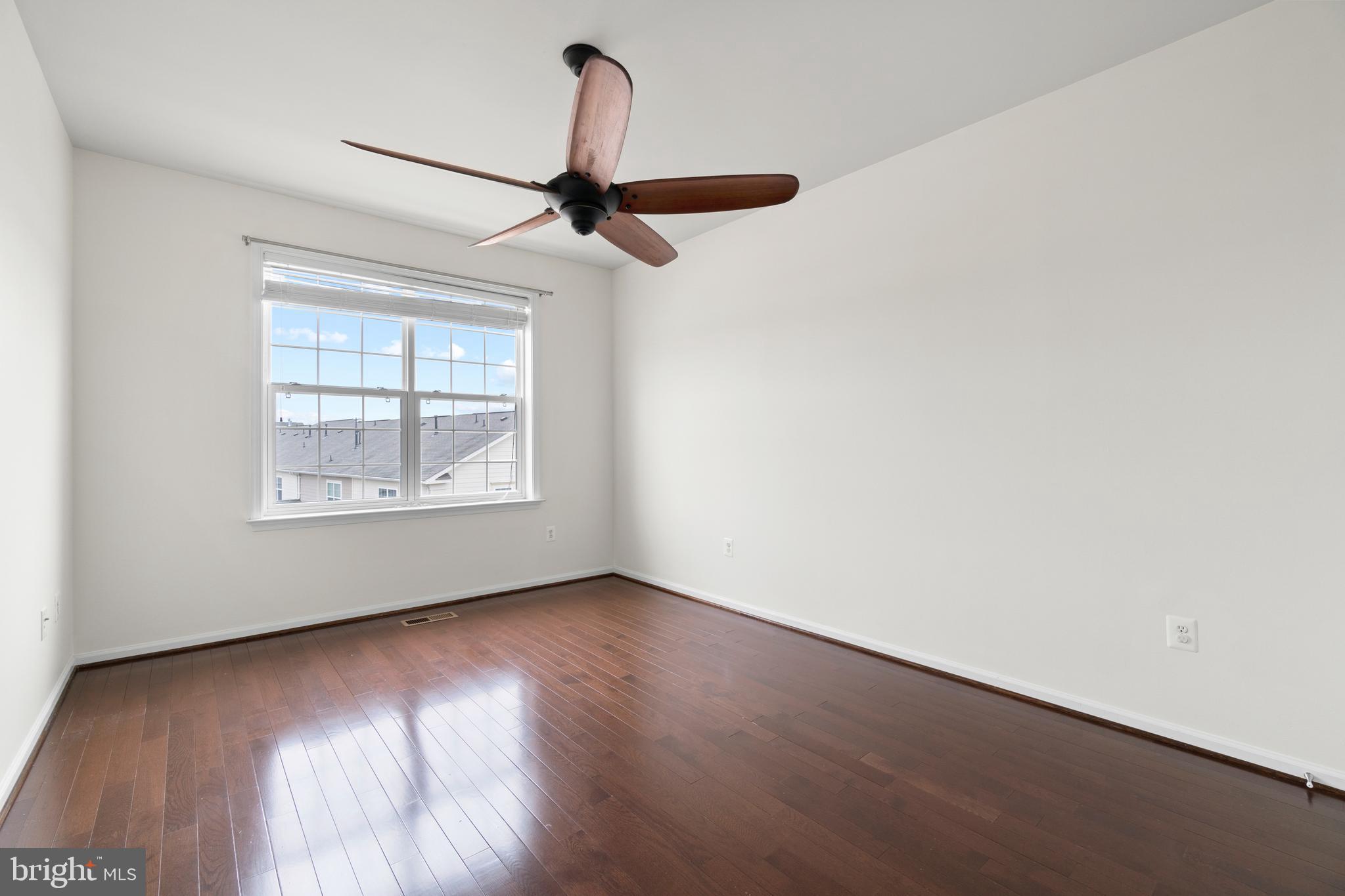 43653 McDowell Square Leesburg, VA 20176 - Photo 24 of 33