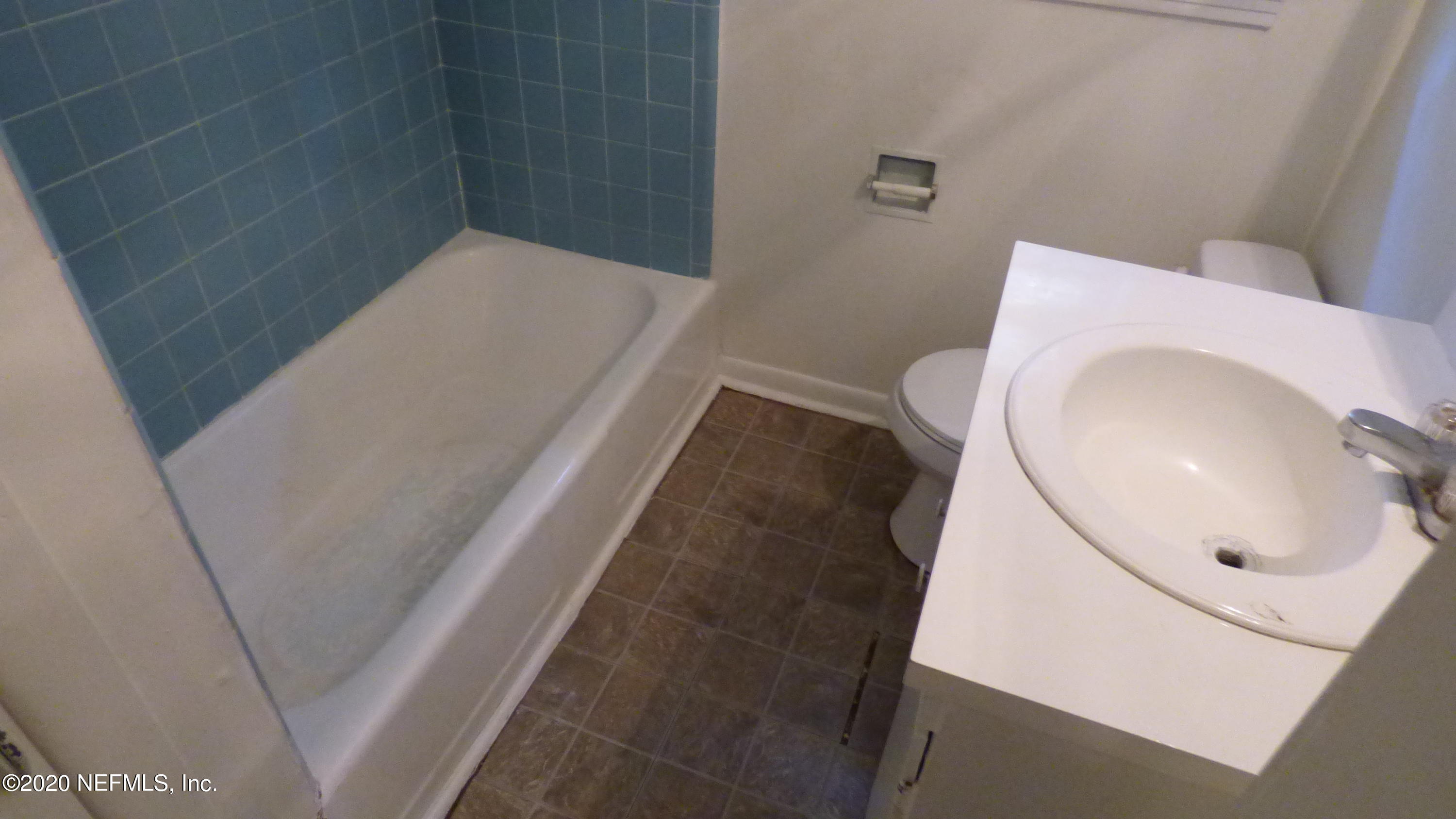 4347 Hudnall Road, Unit 1 Jacksonville, FL 32207 - Photo 8 of 11 P1020403
