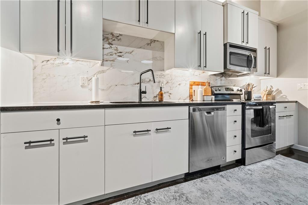 360 West Pershing Road, Unit 30 Kansas City, MO 64108 - Photo 13 of 24