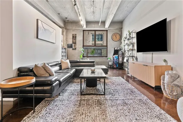 $325,000 | 360 West Pershing Road, Unit 30, Kansas City, MO 64108