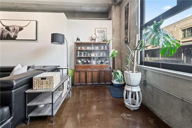 $325,000 | 360 West Pershing Road, Unit 30, Kansas City, MO 64108