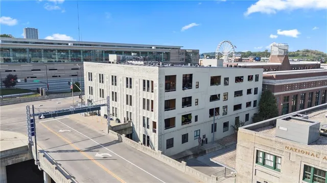 $325,000 | 360 West Pershing Road, Unit 30, Kansas City, MO 64108