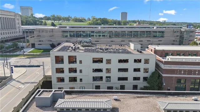 $325,000 | 360 West Pershing Road, Unit 30, Kansas City, MO 64108