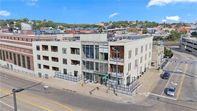 $325,000 | 360 West Pershing Road, Unit 30, Kansas City, MO 64108