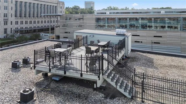 $325,000 | 360 West Pershing Road, Unit 30, Kansas City, MO 64108