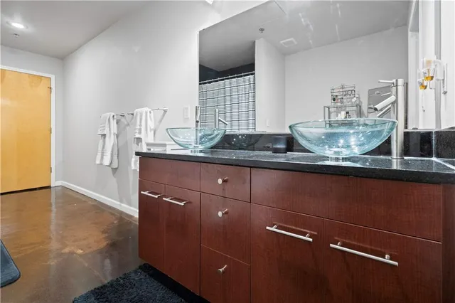 $325,000 | 360 West Pershing Road, Unit 30, Kansas City, MO 64108