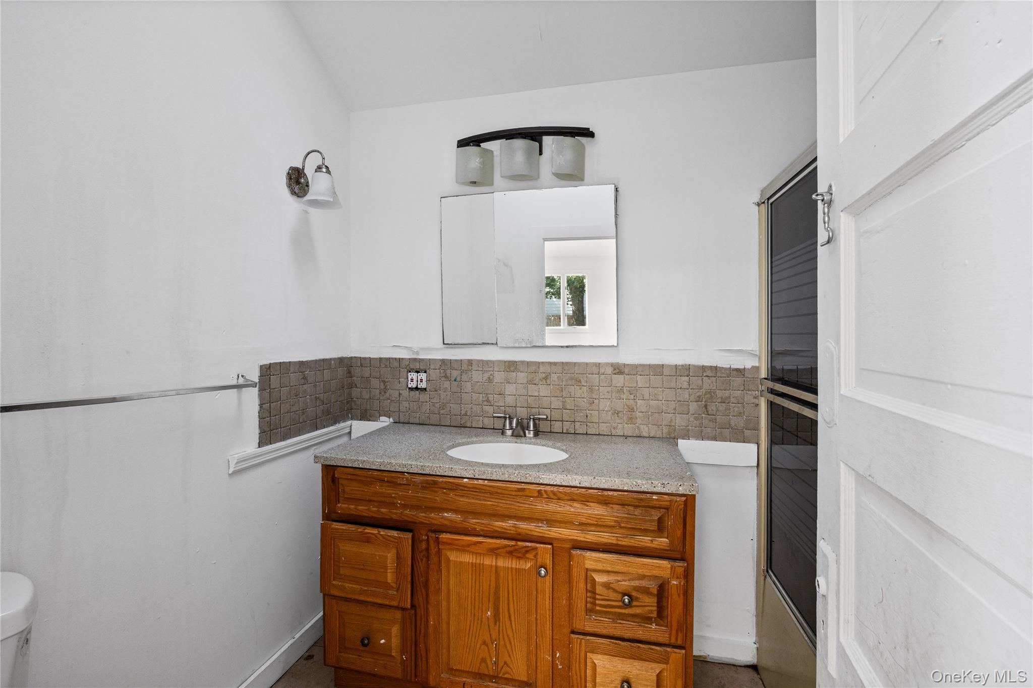426 Riverleigh Avenue Riverside, NY 11901 - Photo 31 of 43