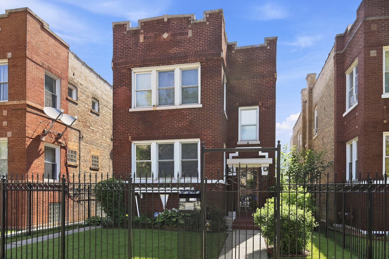 1315 North Massasoit Avenue Chicago, IL 60651 - Photo 2 of 17