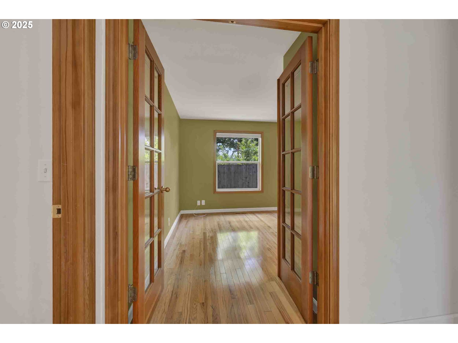 668 River Road Eugene, OR 97404 - Photo 17 of 29 Bedroom
