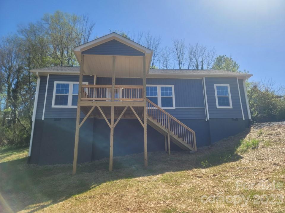 37 Hampton Heights Road Canton, NC 28716 - Photo 2 of 15 a front view of a house with balcony
