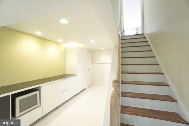 a room with furniture and air conditioner