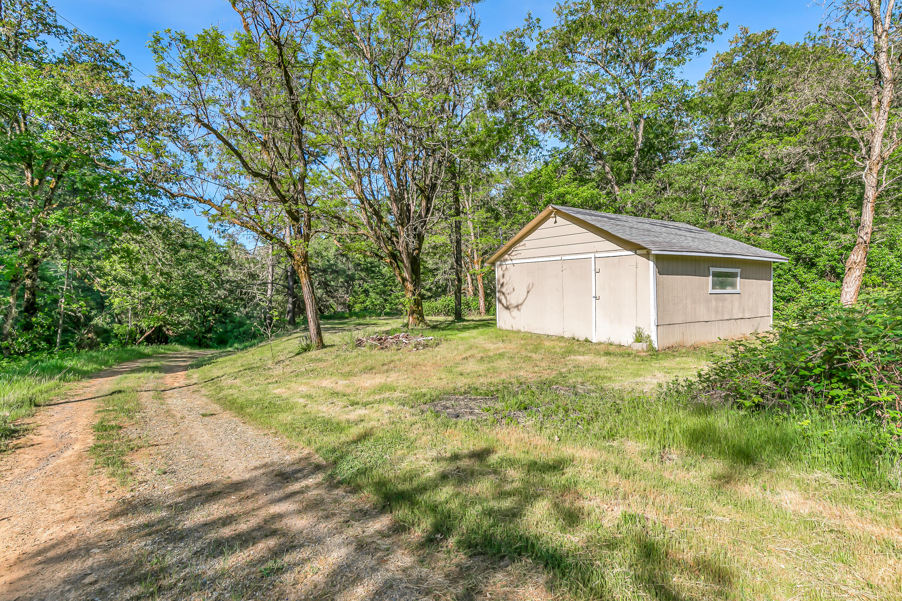 3540 Galice Road Merlin, OR 97532 - Photo 40 of 47 a view of outdoor space and yard