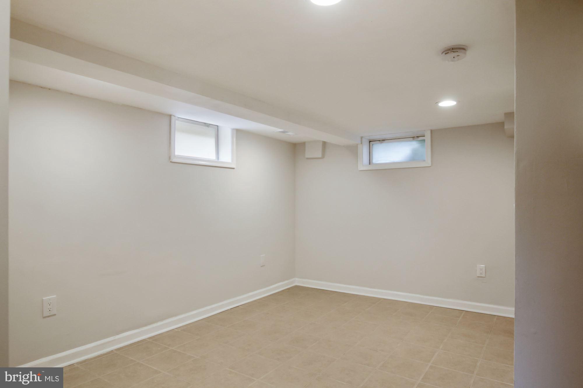 8112 Old Georgetown Road Bethesda, MD 20814 - Photo 42 of 51 a view of empty room