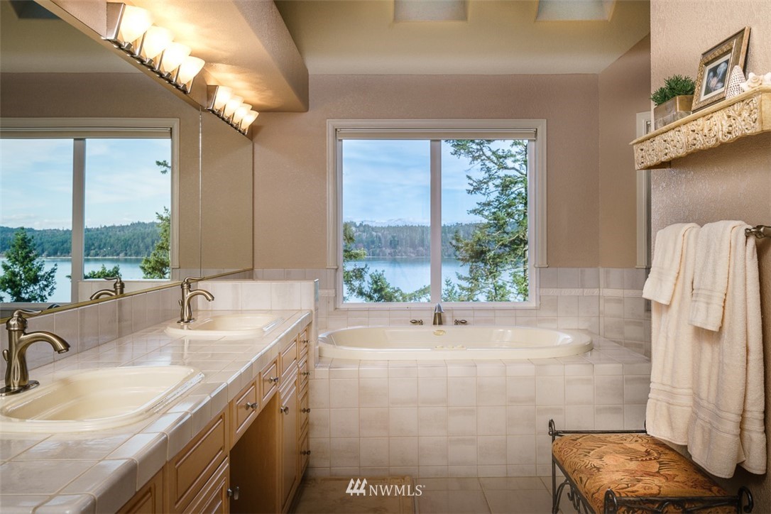 14547 Gibralter Road Anacortes, WA 98221 - Photo 11 of 25 Gallery Image 11