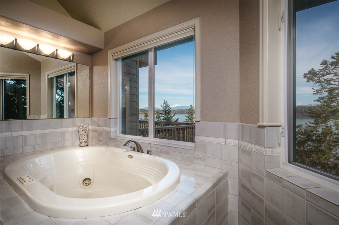 14547 Gibralter Road Anacortes, WA 98221 - Photo 12 of 25 Gallery Image 12