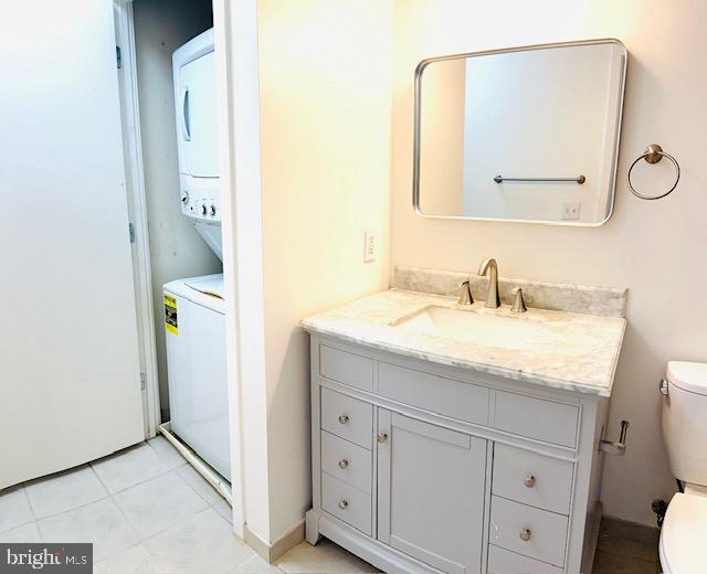 2120 Vermont Avenue Northwest, Unit 207 Washington, DC 20001 - Photo 14 of 32 a en suite bathroom with a granite countertop sink and a mirror