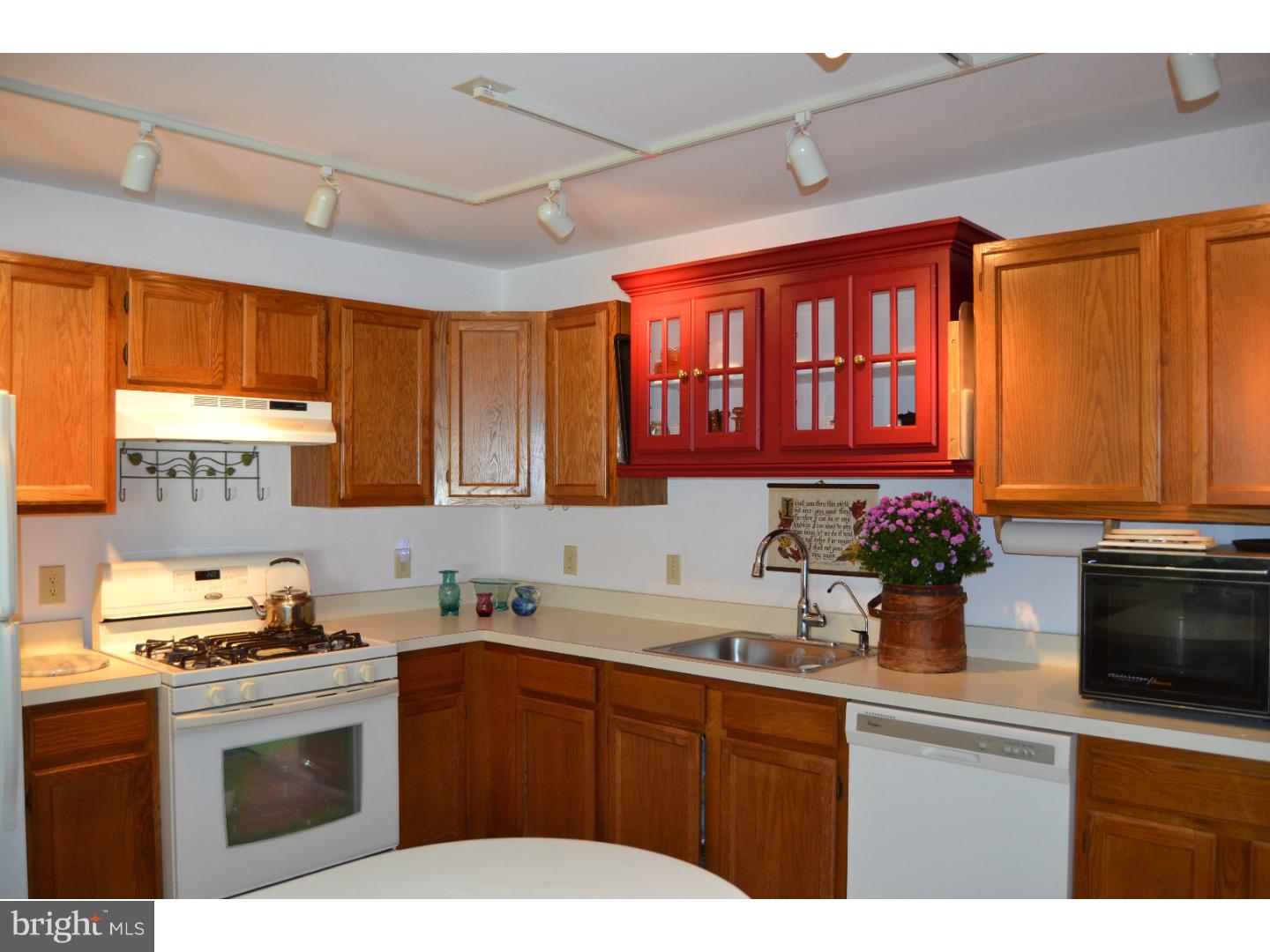 1606 Covington Road, Unit 3 Yardley, PA 19067 - Photo 7 of 14 Kitchen