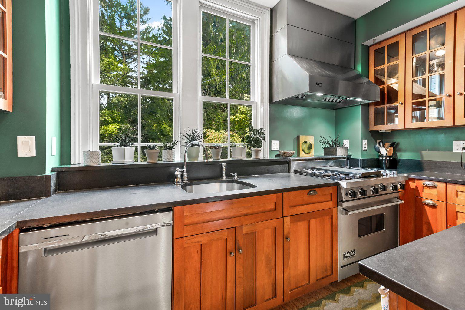 1809 Dixon Road Baltimore, MD 21209 - Photo 22 of 62 Kitchen