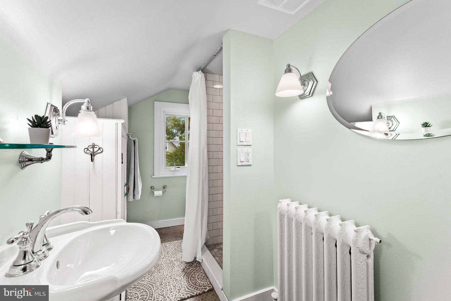 1809 Dixon Road Baltimore, MD 21209 - Photo 50 of 62 Hall Bath (3rd floor)