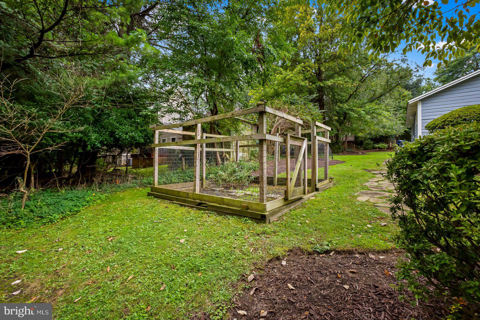 1809 Dixon Road Baltimore, MD 21209 - Photo 59 of 62 rear garden