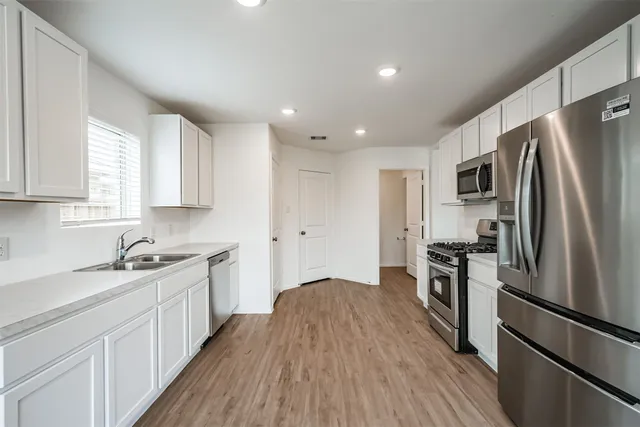 $2,350 | 4138 Zavala Ml Street, Baytown, TX 77521