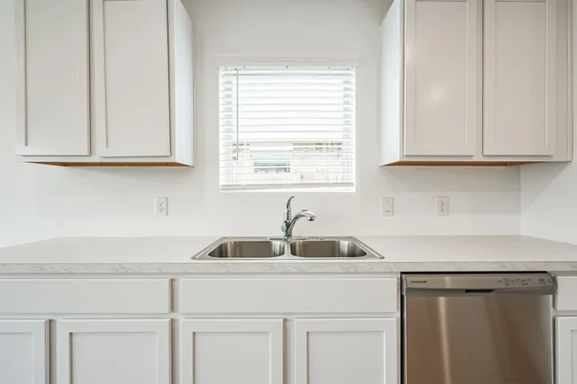 $2,350 | 4138 Zavala Ml Street, Baytown, TX 77521