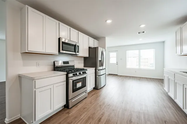 $2,350 | 4138 Zavala Ml Street, Baytown, TX 77521