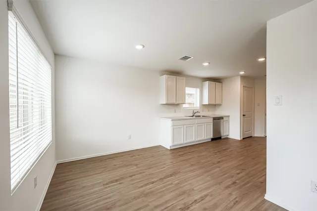 $2,350 | 4138 Zavala Ml Street, Baytown, TX 77521