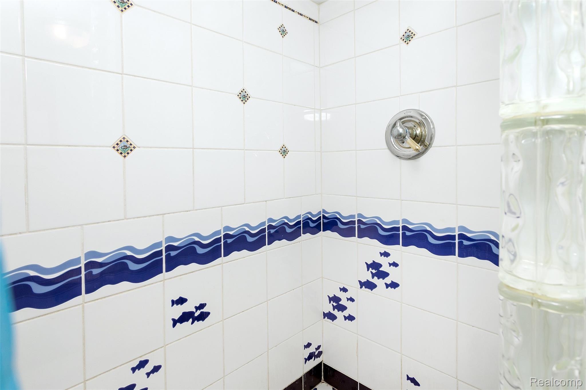 377 McMillan Road Grosse Pointe, MI 48236 - Photo 30 of 38 Bathroom