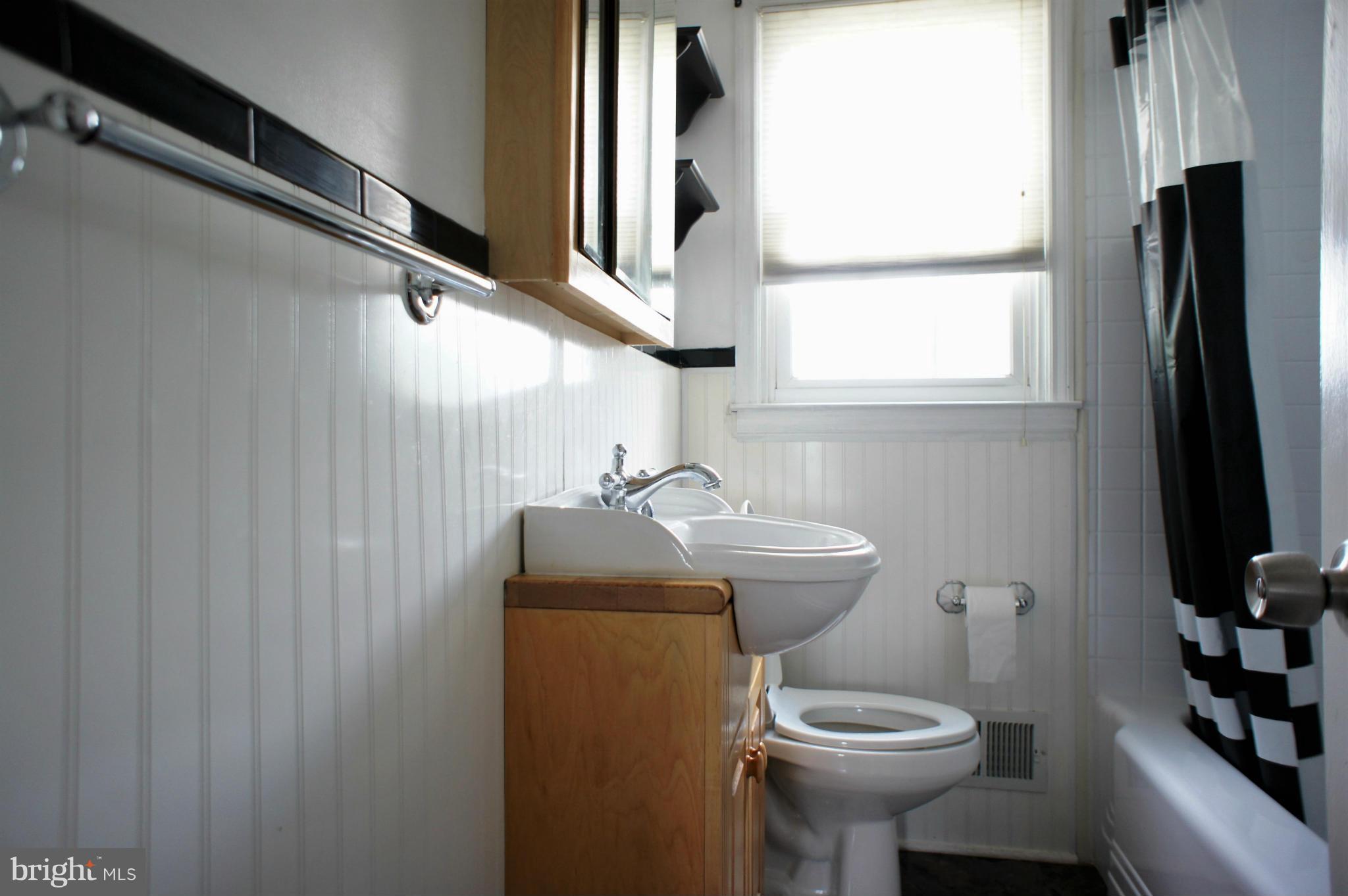 609 Cedar Hill Road Baltimore, MD 21225 - Photo 13 of 30 Bath
