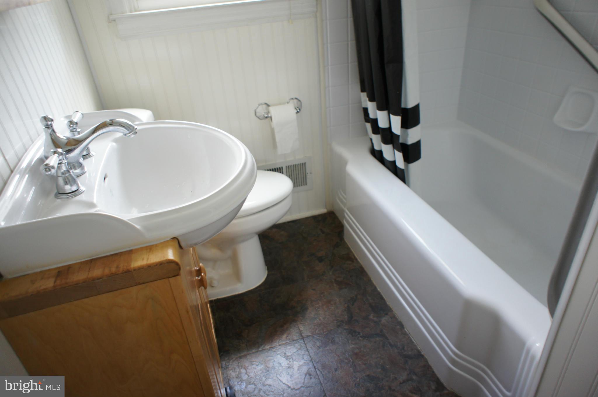609 Cedar Hill Road Baltimore, MD 21225 - Photo 14 of 30 Bath