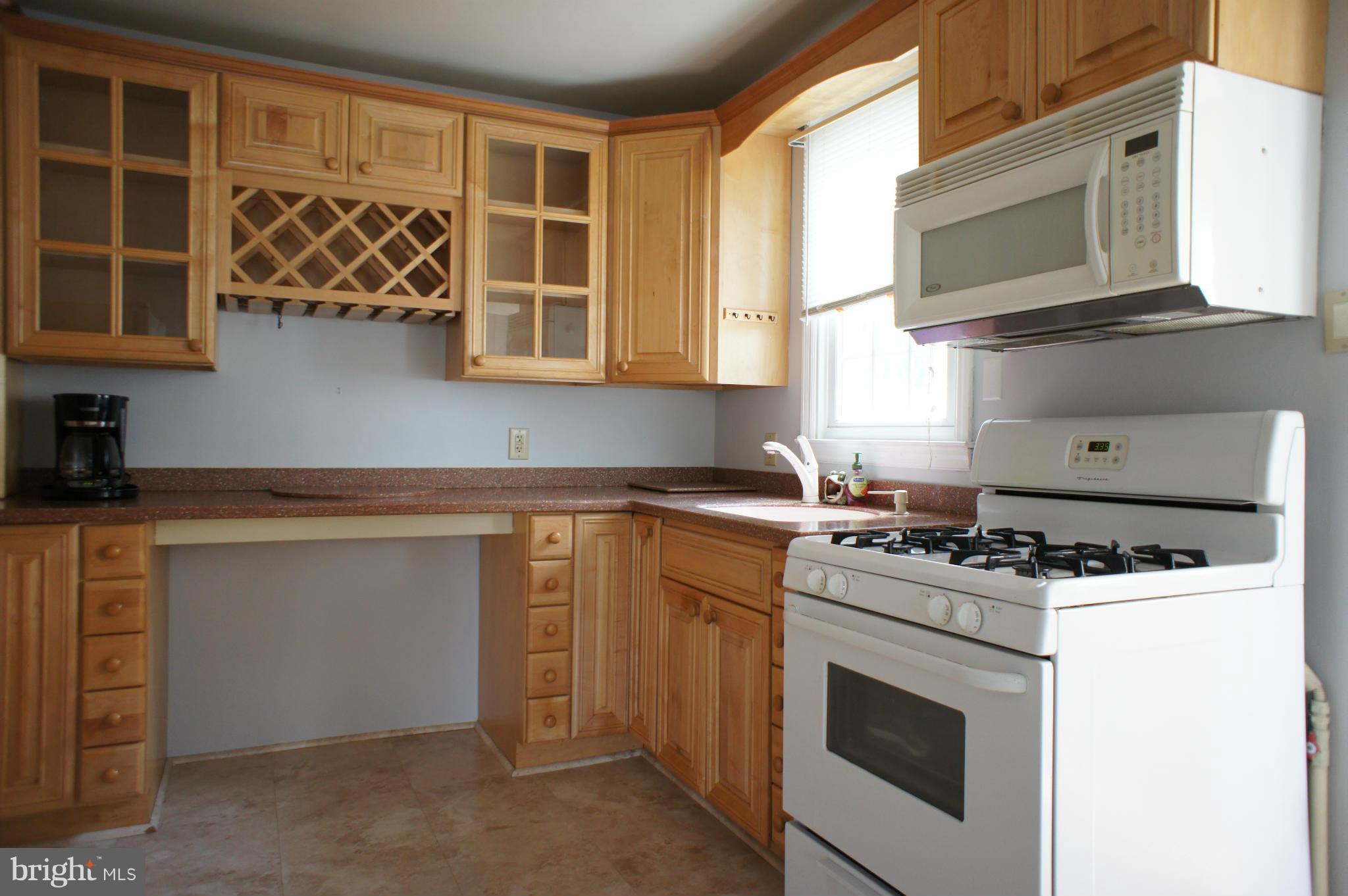 609 Cedar Hill Road Baltimore, MD 21225 - Photo 5 of 30 Kitchen