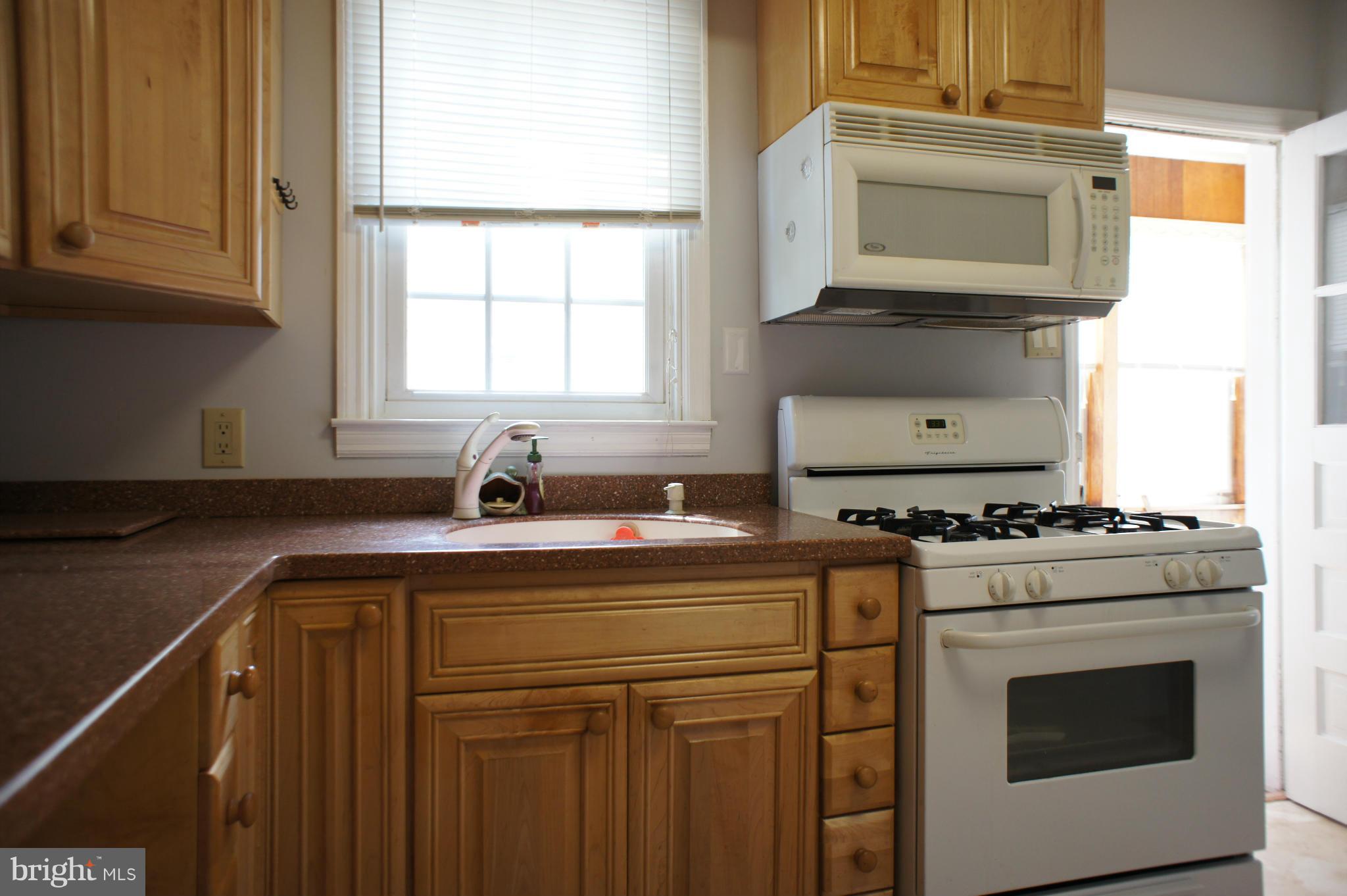 609 Cedar Hill Road Baltimore, MD 21225 - Photo 7 of 30 Kitchen