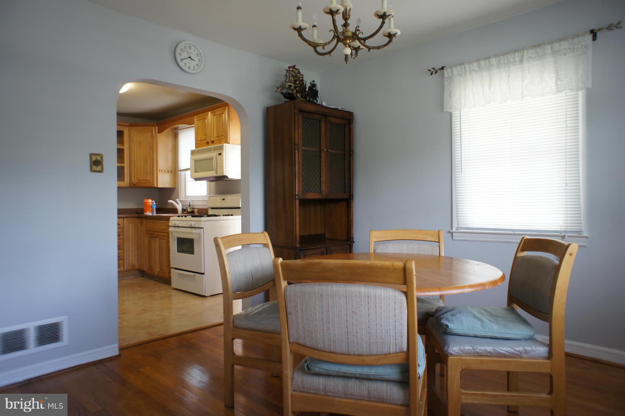609 Cedar Hill Road Baltimore, MD 21225 - Photo 8 of 30 Dining Room