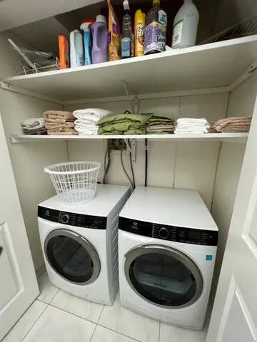 a close up view of washer and dryer