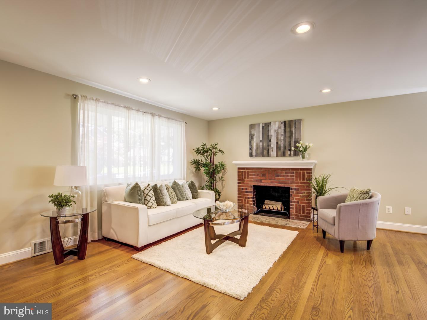 7412 Farnum Street Springfield, VA 22151 - Photo 4 of 45