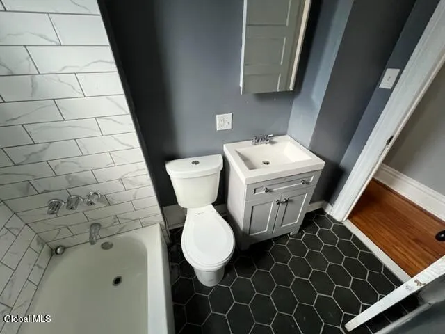 $1,600 | 2337 16th Street, Unit 2, Troy, NY 12180