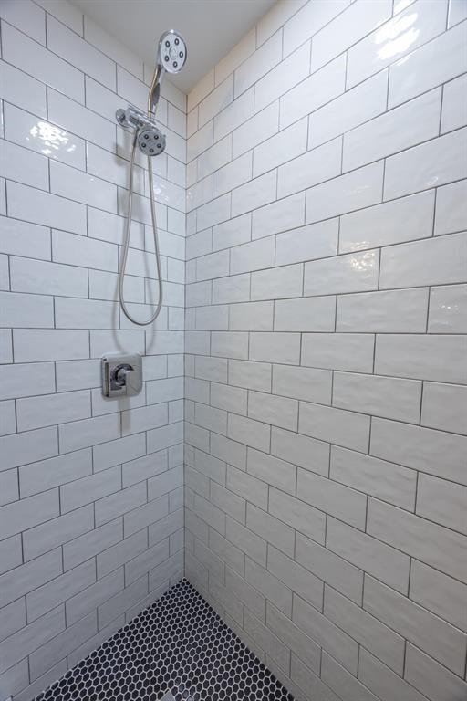 201 Southwest 1st Street, Unit 10 Boca Raton, FL 33432 - Photo 20 of 28 a bathroom with a shower