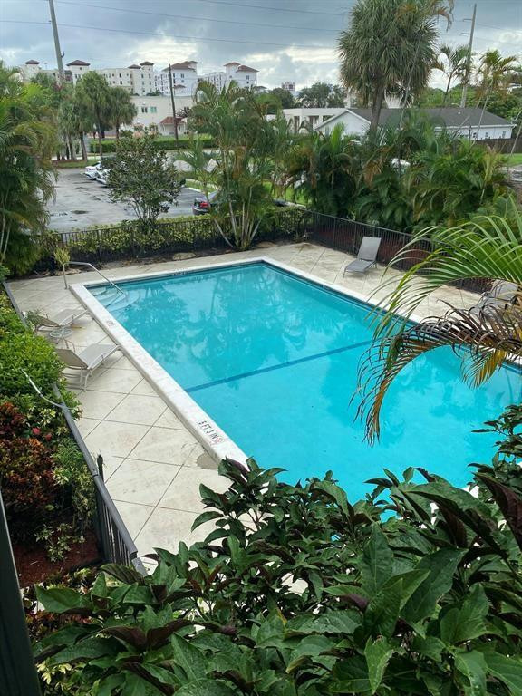 201 Southwest 1st Street, Unit 10 Boca Raton, FL 33432 - Photo 28 of 28 a view of a basket ball ground