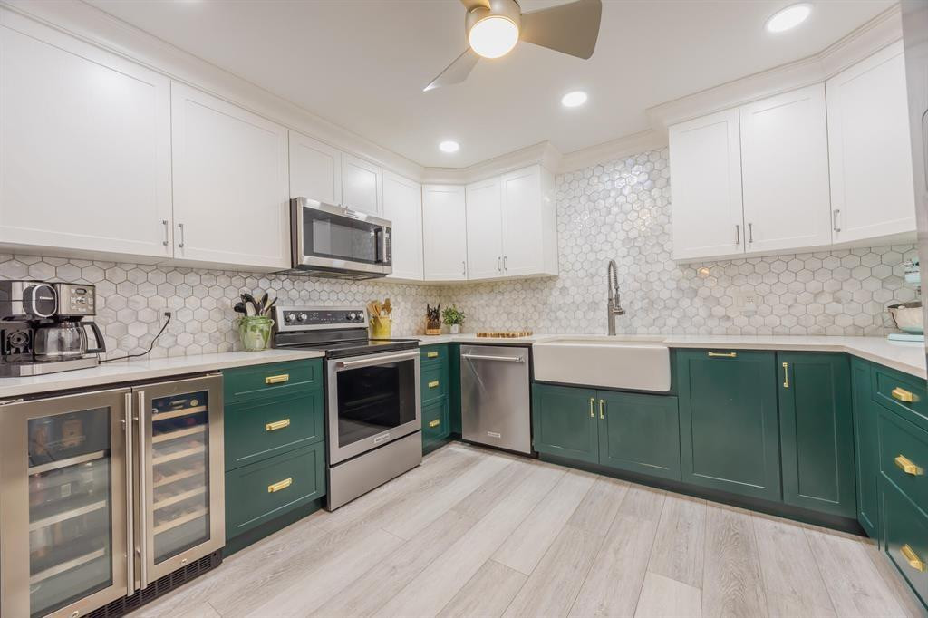201 Southwest 1st Street, Unit 10 Boca Raton, FL 33432 - Photo 9 of 28 a kitchen with cabinets a sink and appliances
