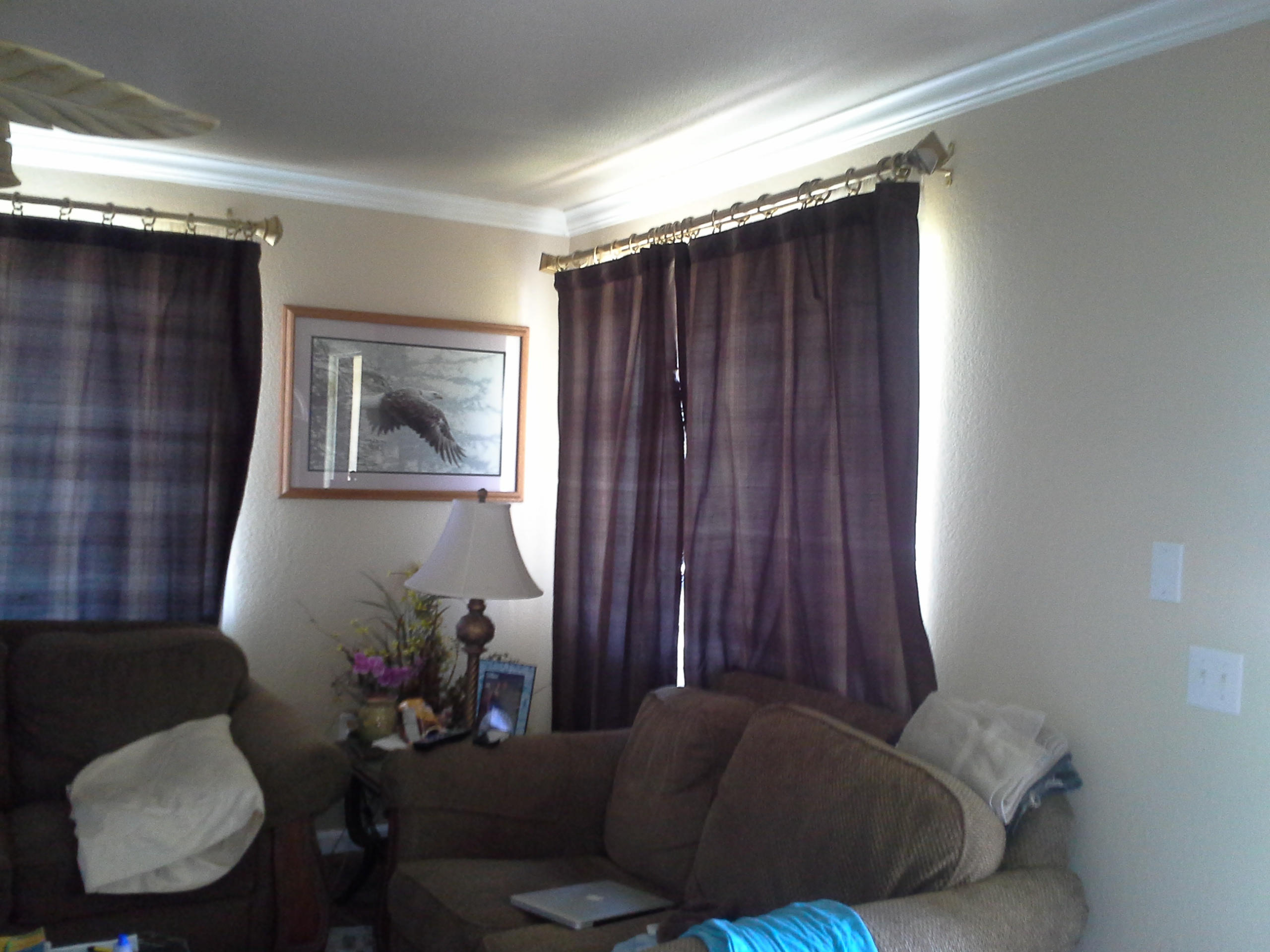 7453 Pacheco Road Redding, CA 96002 - Photo 3 of 13 Living Room