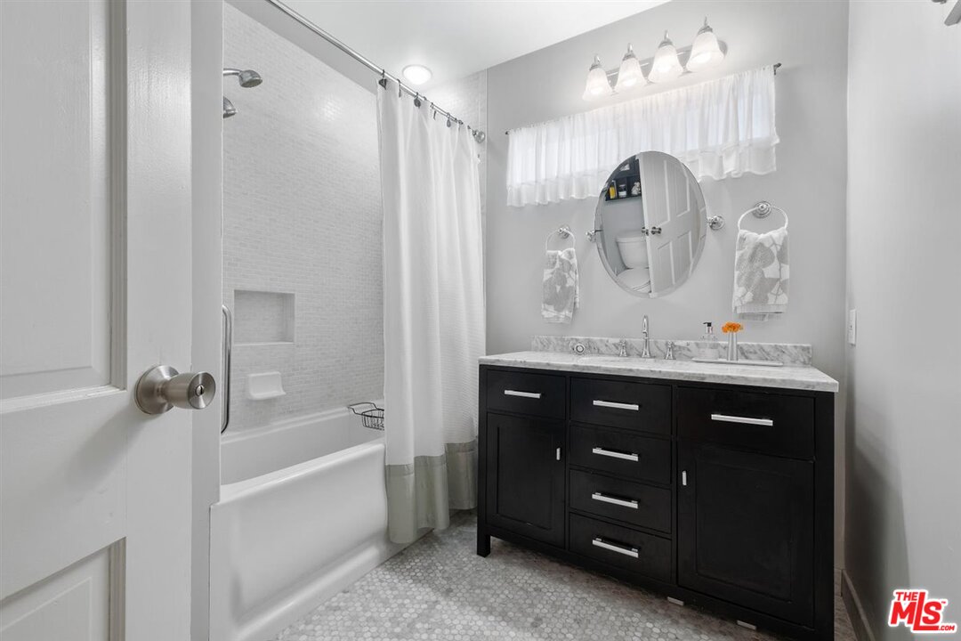 1464 Royal Boulevard Glendale, CA 91207 - Photo 21 of 45