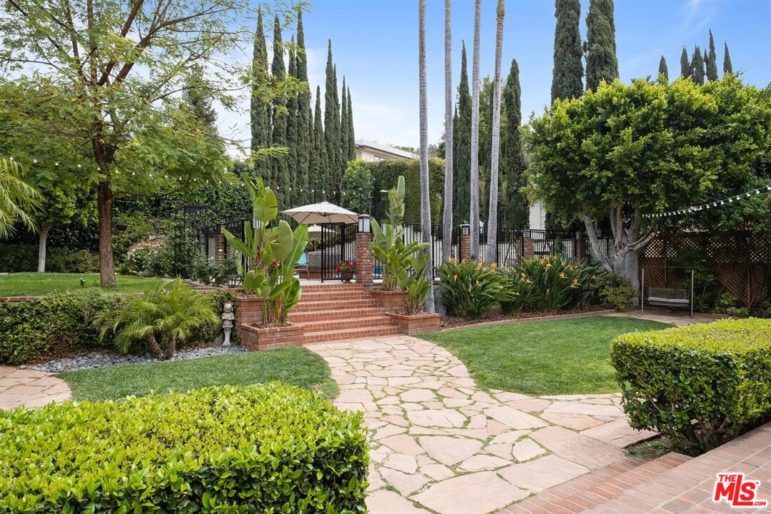 1464 Royal Boulevard Glendale, CA 91207 - Photo 36 of 45